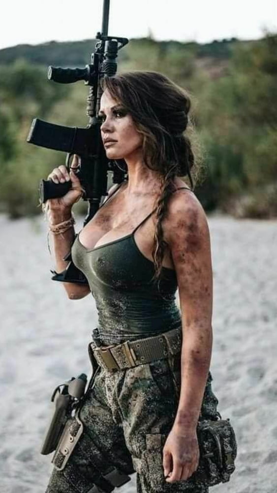 Chicks & Guns 33