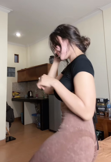 looking makes it uuhhooott_34