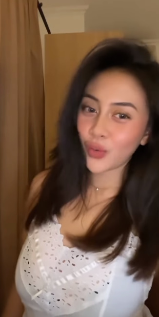 looking makes it uuhhooott_38