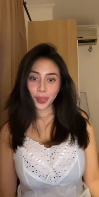 looking makes it uuhhooott_38