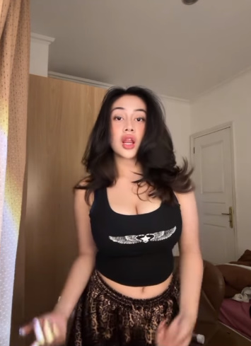 looking makes it uuhhooott_38