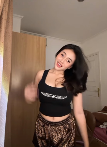 looking makes it uuhhooott_38