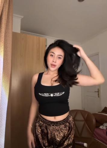 looking makes it uuhhooott_38