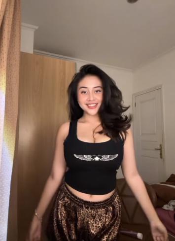 looking makes it uuhhooott_38