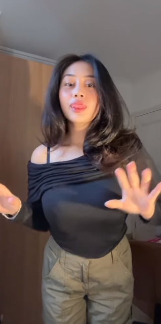 looking makes it uuhhooott_38