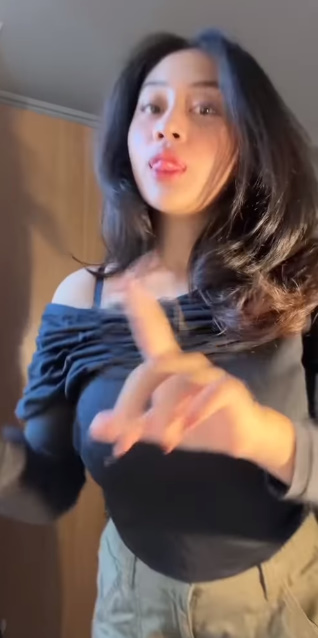 looking makes it uuhhooott_38