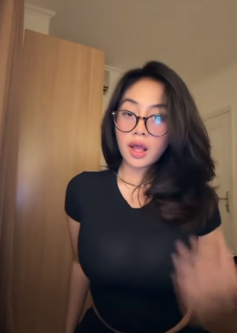 looking makes it uuhhooott_38