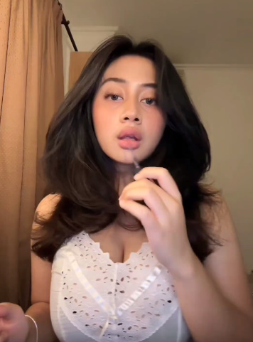 looking makes it uuhhooott_38