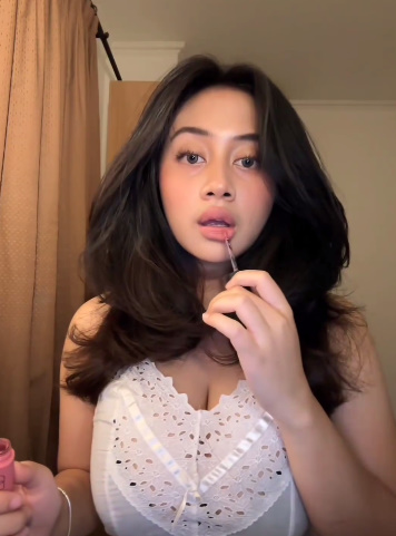 looking makes it uuhhooott_38