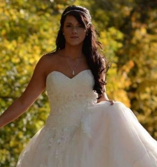 32yo Cassie still submitted by cuck