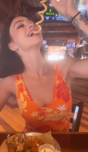 looking makes it uuhhooott_41