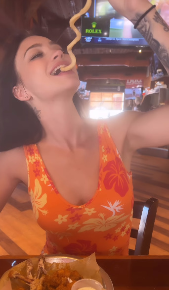 looking makes it uuhhooott_41