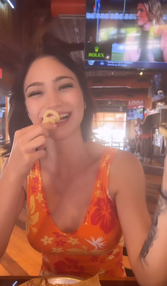 looking makes it uuhhooott_41