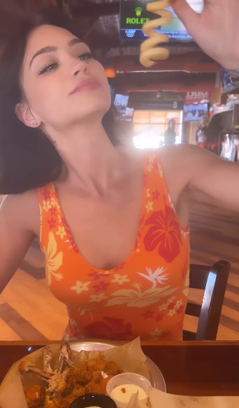 looking makes it uuhhooott_41