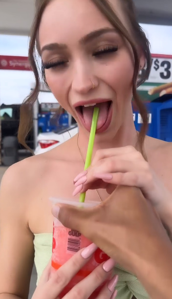 looking makes it uuhhooott_41