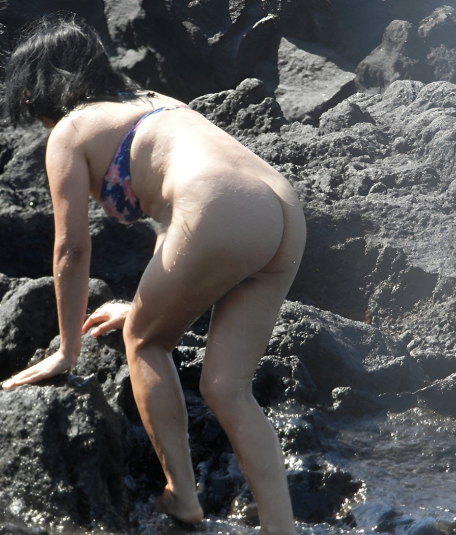 Teacher lost bikini bottom by accident_ low lost