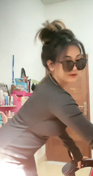 looking makes it uuhhooott_44