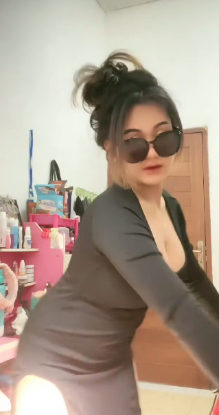 looking makes it uuhhooott_44