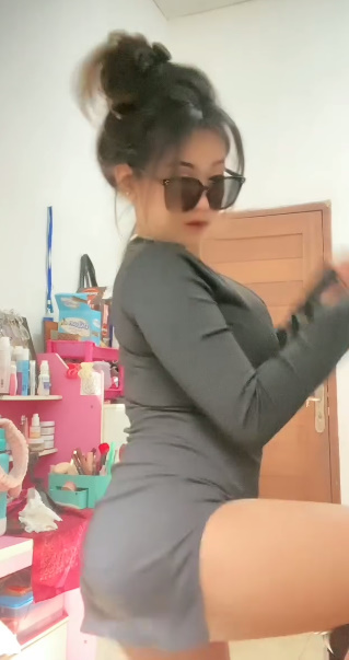 looking makes it uuhhooott_44