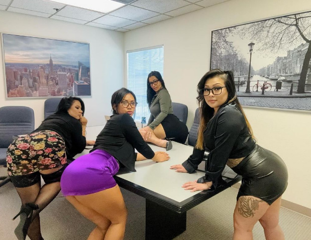 looking makes it uuhhooott_48