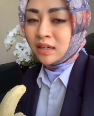 looking makes it uuhhooott_57