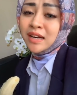 looking makes it uuhhooott_57