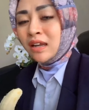 looking makes it uuhhooott_57