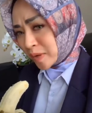 looking makes it uuhhooott_57