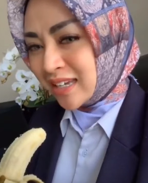 looking makes it uuhhooott_57