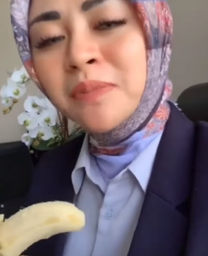 looking makes it uuhhooott_57