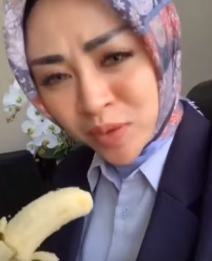 looking makes it uuhhooott_57