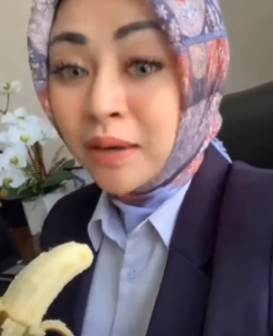 looking makes it uuhhooott_57