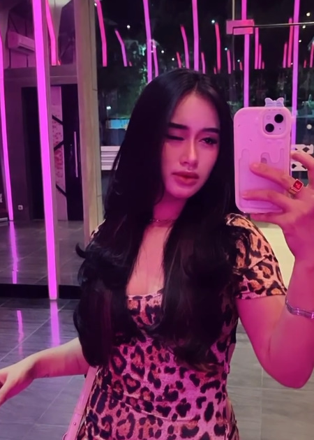 looking makes it uuhhooott_58