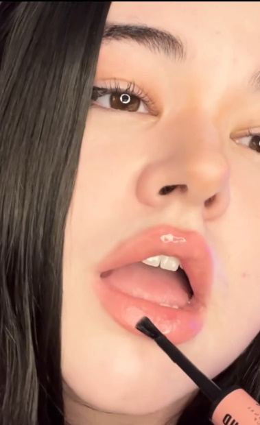 looking makes it uuhhooott_64