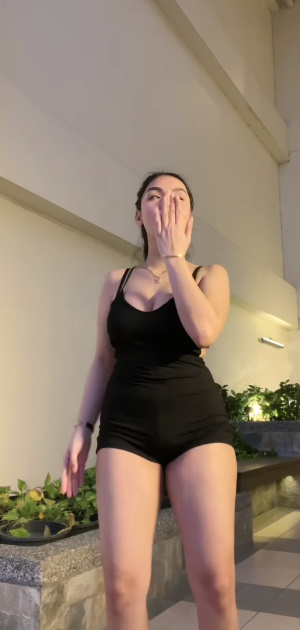 looking makes it uuhhooott_81