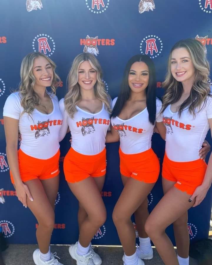hooters girls