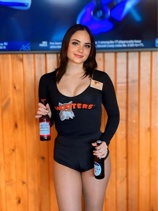 hooters girls