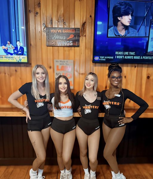 hooters girls