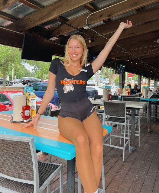 hooters girls