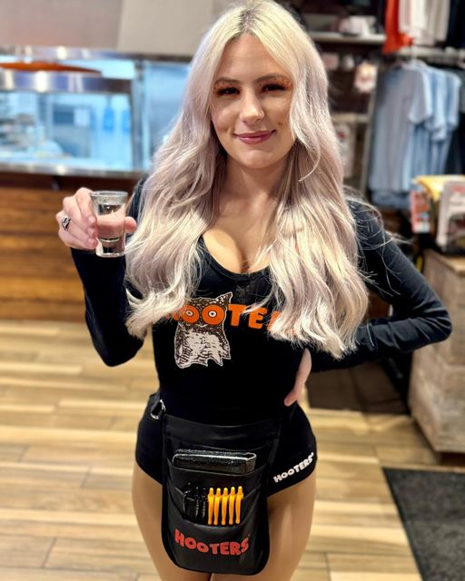 hooters girls