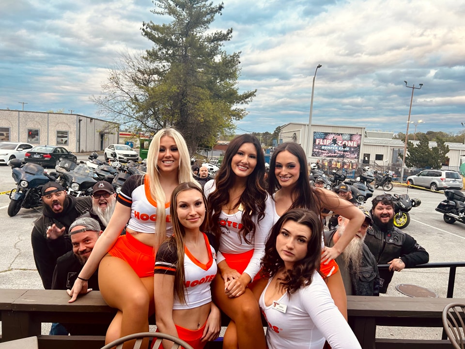 hooters girls