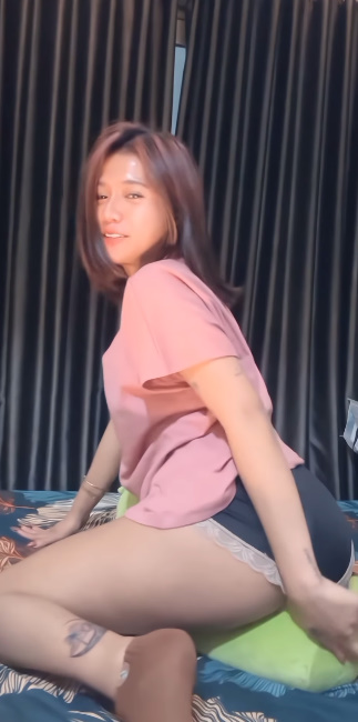 looking makes it uuhhooott_89