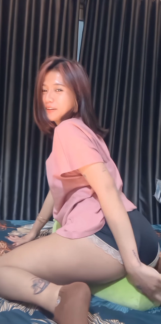 looking makes it uuhhooott_89