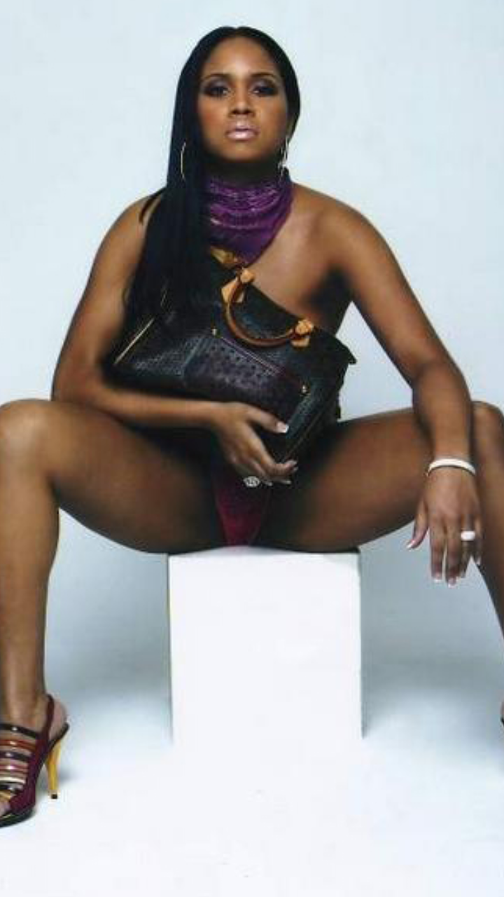 Chicks Spreading It 34