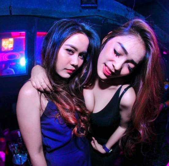 looking makes it uuhhooott_109