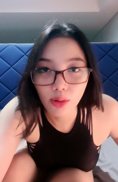 looking makes it uuhhooott_119