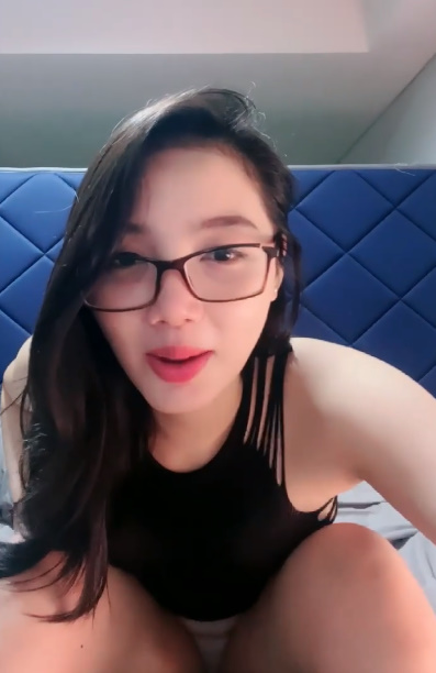 looking makes it uuhhooott_119