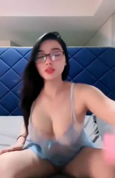 looking makes it uuhhooott_119