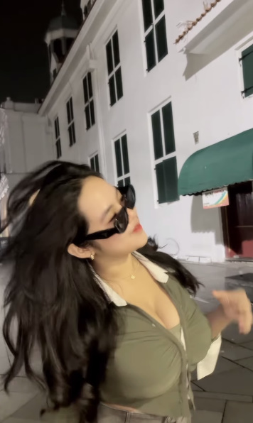 looking makes it uuhhooott_122