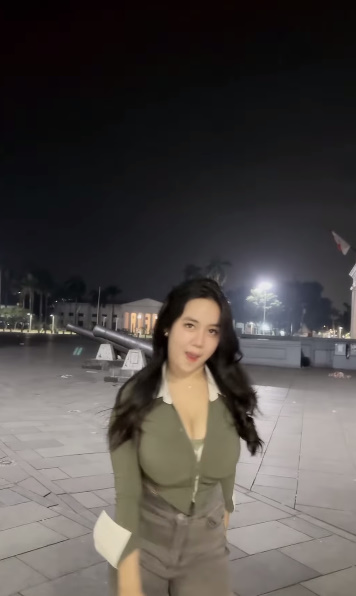 looking makes it uuhhooott_122